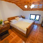 Cozy Luxe With Natural Thermal Bath - Seven Bedroom Holiday home Cerklje ob Krki