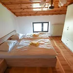 Cozy Luxe With Natural Thermal Bath - Seven Bedroom 度假居 *