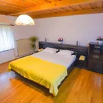Cozy Luxe With Natural Thermal Bath - Seven Bedroom Holiday home *