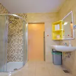 Cozy Luxe With Natural Thermal Bath - Seven Bedroom Holiday home *