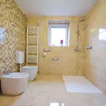 Cozy Luxe With Natural Thermal Bath - Seven Bedroom Holiday home Cerklje ob Krki