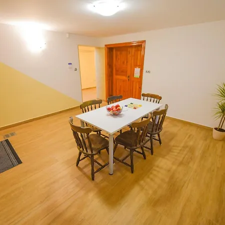 بيت للعطل Cozy Luxe With Natural Thermal Bath - Seven Bedroom *