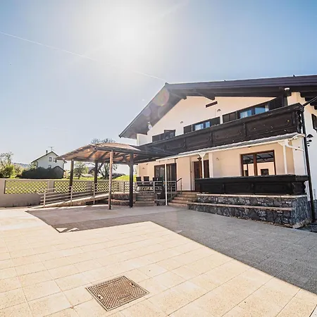 Prázdninový dům Cozy Luxe With Natural Thermal Bath - Seven Bedroom *