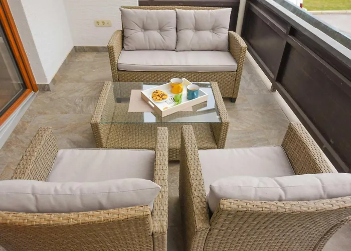 Cozy Luxe With Natural Thermal Bath - Seven Bedroom *