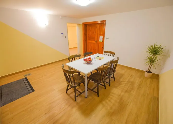 بيت للعطل Cozy Luxe With Natural Thermal Bath - Seven Bedroom *