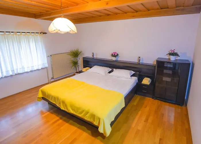 Cozy Luxe With Natural Thermal Bath - Seven Bedroom بيت للعطل *