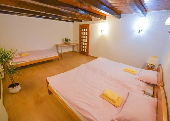 Cozy Luxe With Natural Thermal Bath - Seven Bedroom بيت للعطل *