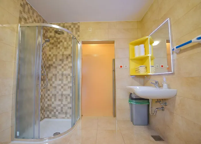 Cozy Luxe With Natural Thermal Bath - Seven Bedroom بيت للعطل *